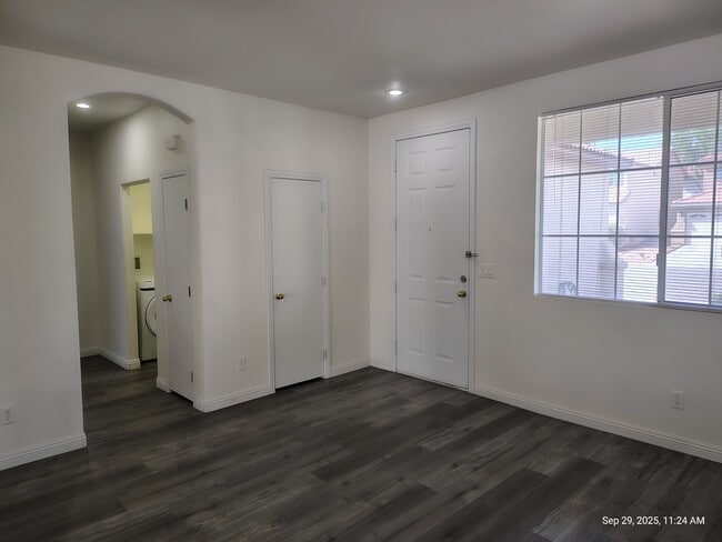 Photo - 5526 Cresent Valley St