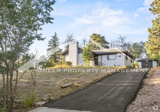 Building Photo - Charming Brick Home with Mountain Views Ne...