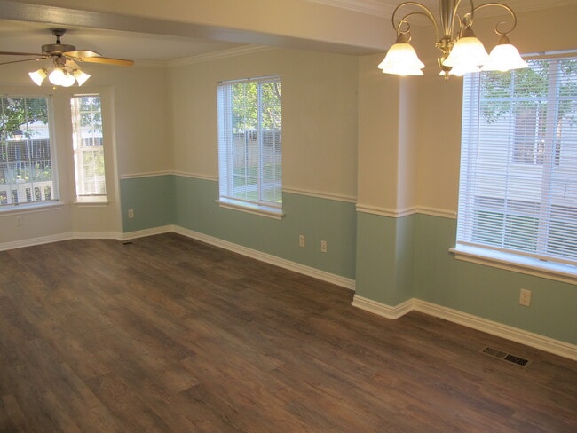 Living/Dinning room - 877 Capital Ave
