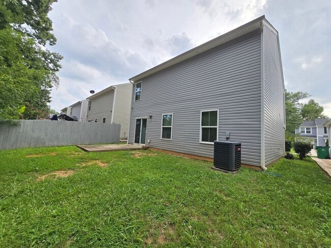 Photo - 1819 Hooper Court