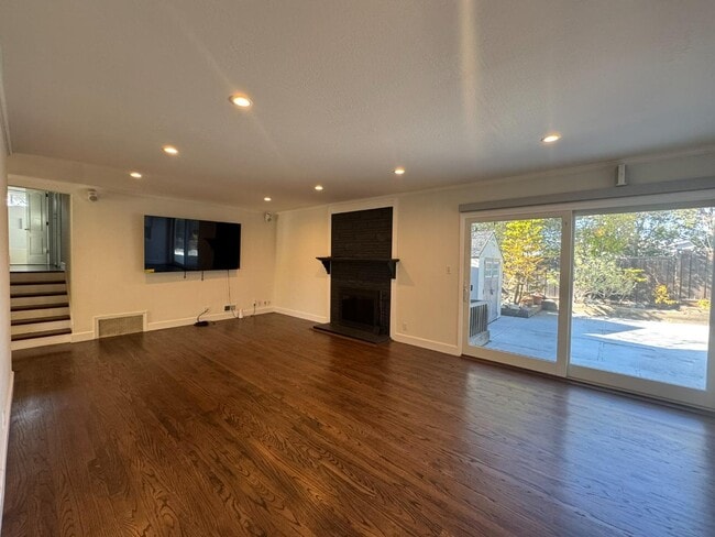 Photo - 1500 Solana Dr
