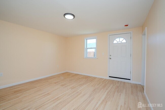 Photo - 3774 NJ-27 Unit 4b