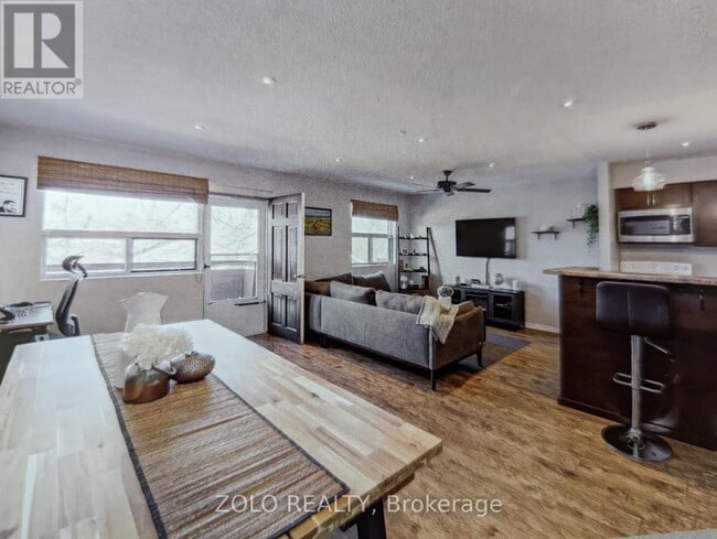 Photo - 301 - 173 EIGHTH STREET Unit 301