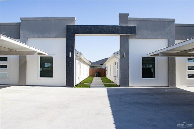 Building Photo - 16 Angelina Dr Unit 1