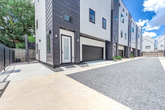 Photo - 313 N Nagle St