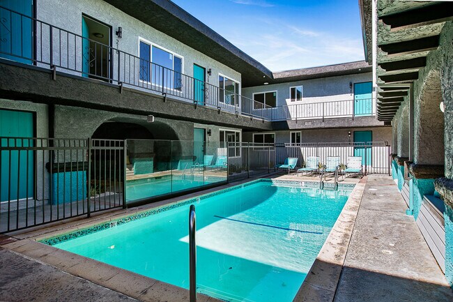 Photo - 6640 Woodley Ave Unidad 204