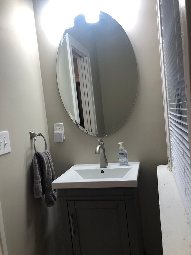 Photo - 131 Clinton St