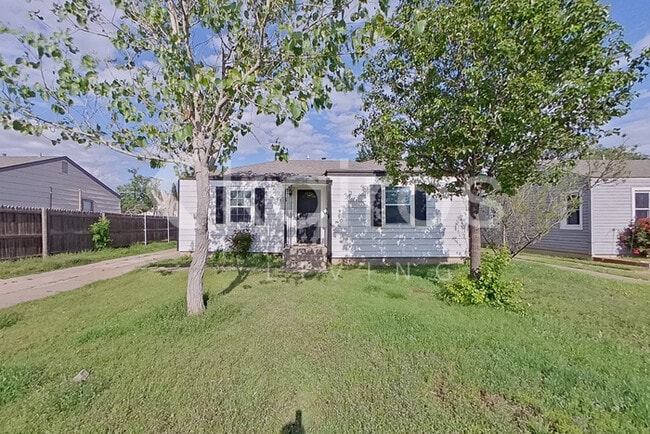 Photo - 3415 S Hughes St House