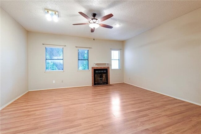 Photo - 706 W 22nd St Unit 202