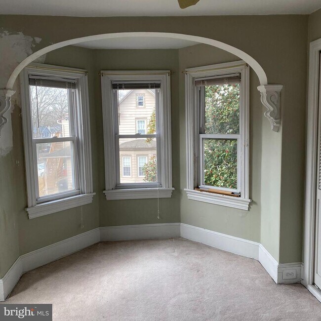 Photo - 328 S Broadway