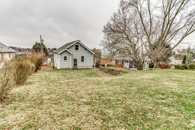 Photo - AVAILABLE JULY 1ST! BEAUTIFUL 3 bedroom / 1.5 bathroom house in KENNEDY TOWNSHIP!