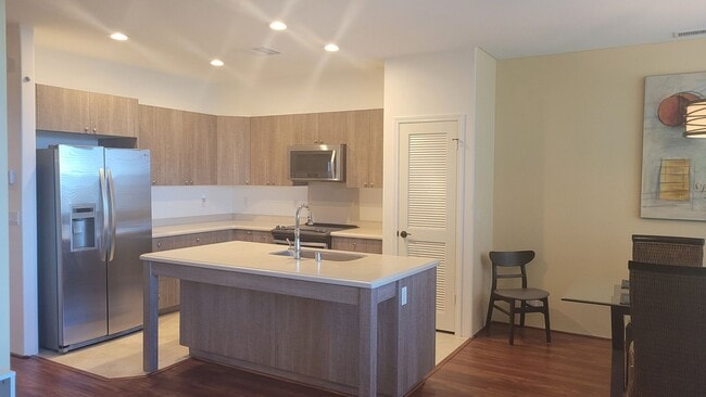 Photo - 1175-D Unidad #604