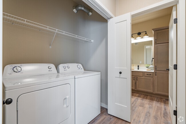 2BR, 2BA - 1125SF