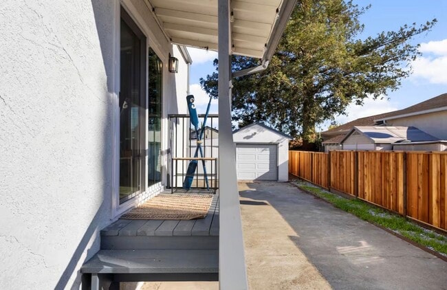 Photo - Furnished One Bedroom Cottage in Castro Valley