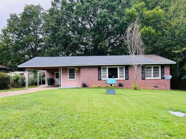 Spacious 3 Bedroom, 1 Bath Home in Opelika - Spacious 3 Bedroom, 1 Bath Home in Opelika