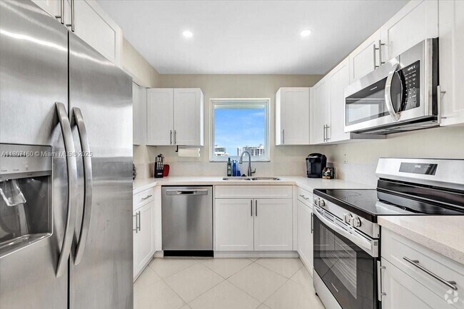 Building Photo - 2780 NE 183rd St Unit PH17 Rental