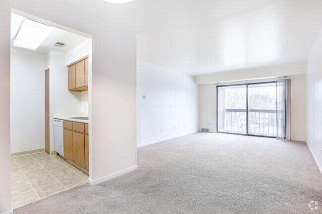 2 BR, 2 BA - 960 SF, Classic