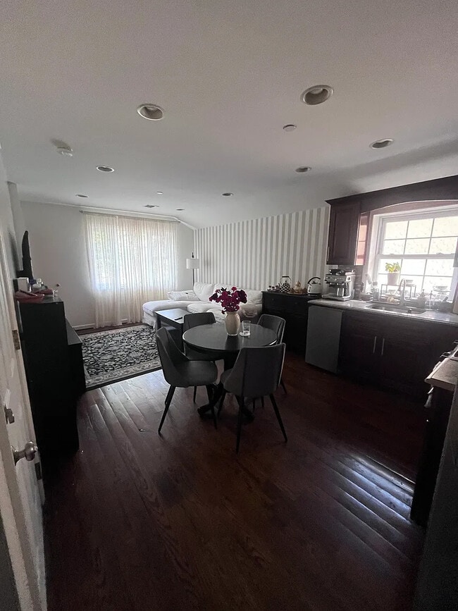 Photo - 2721 Hering Ave