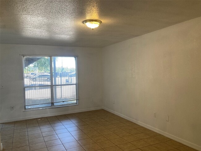 Photo - 7201 Hallshire Dr Unidad 122