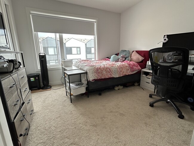 Photo - 8508-8519 19 Ave SE