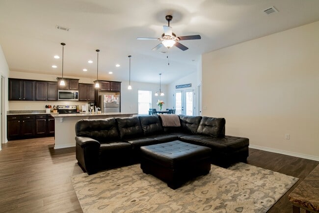 Photo - Beautiful 4 bedroom home in Pace