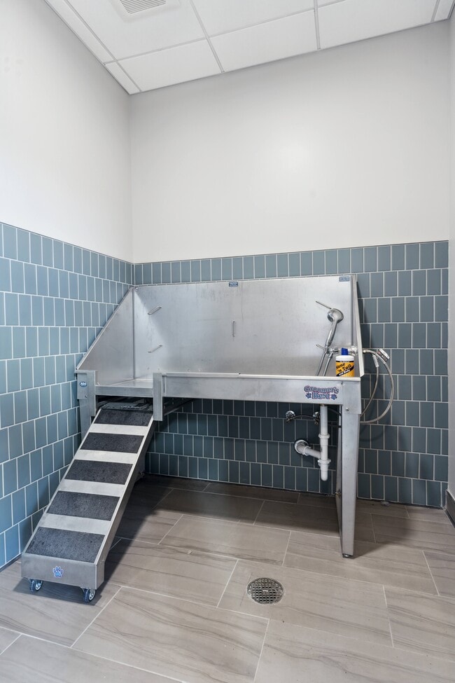 Photo - Mural Apartments