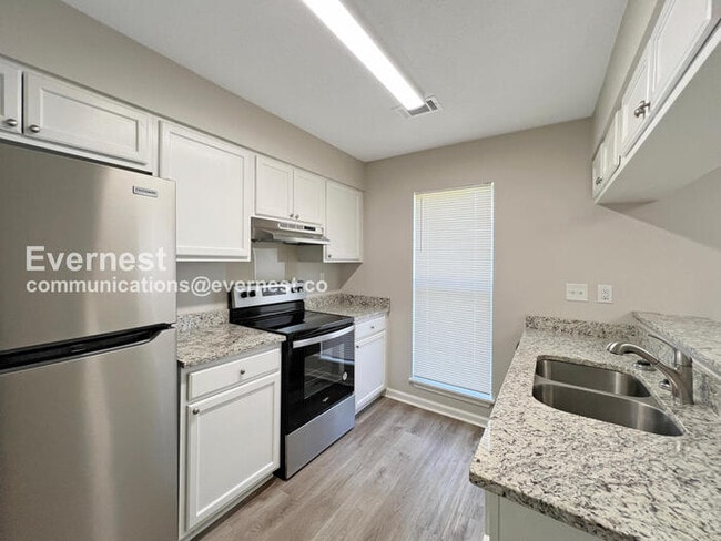 Photo - 886 Acorn Cove