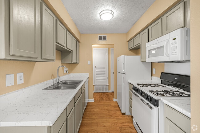 2BR, 2BR- 956 SF - Runnymede