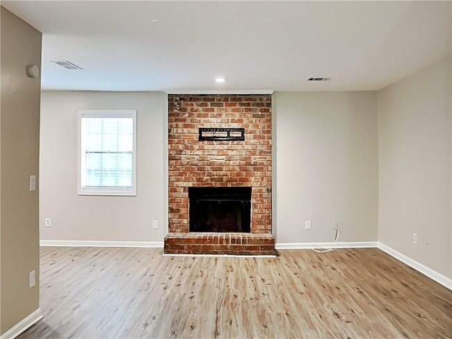 Photo - 5022 Hawthorne Ct