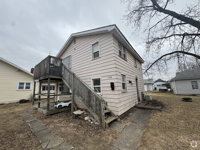 Building Photo - 820 W Elm St Unit Rear first floor Rental