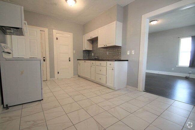 Building Photo - Charming 2 Bedroom 2 Bath House w/ Bonus R...