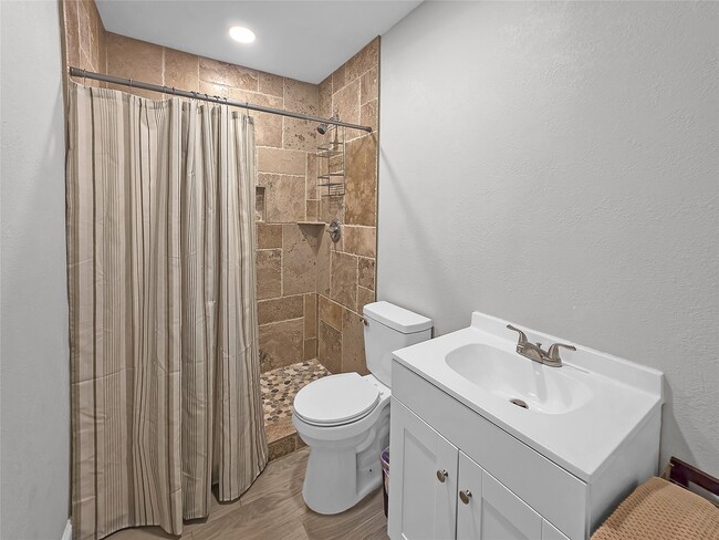 Photo - 7013 Hemlock St