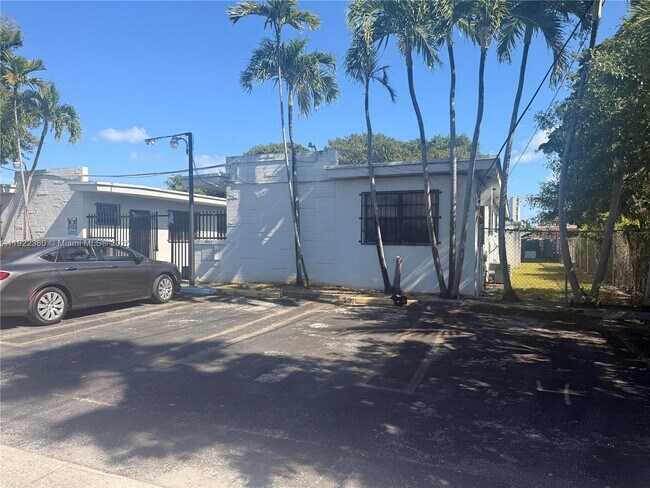 Photo - 3701 NW 24th Ave Unit 4