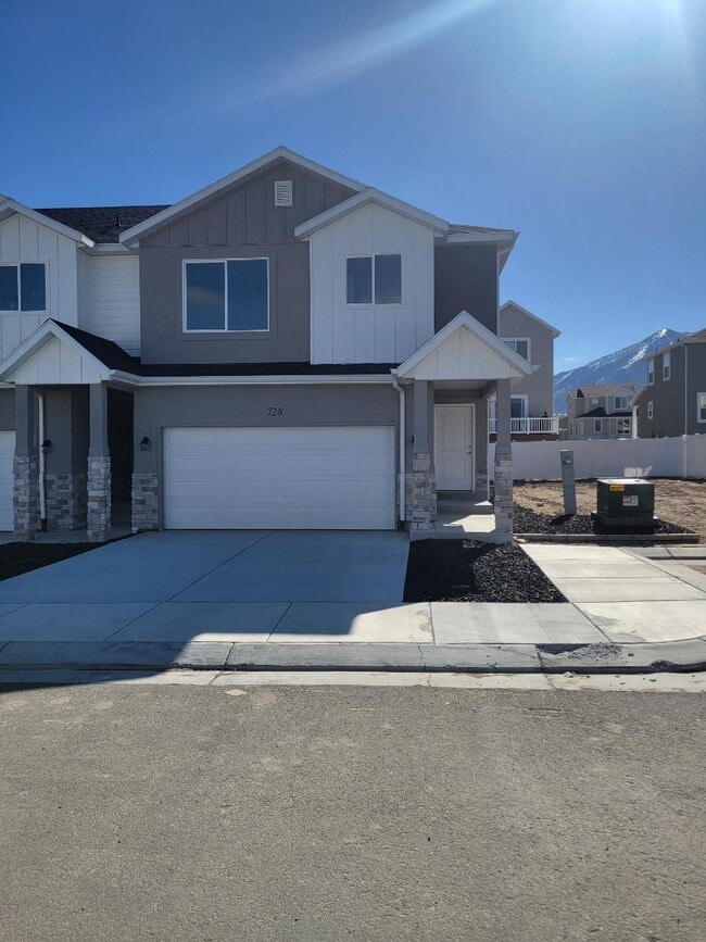 Photo - 728 N 160 E