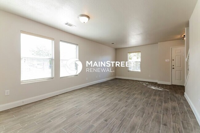 Photo - 4 Bedroom Pet-Friendly Home in DENTON, TX with Main Street Renewal