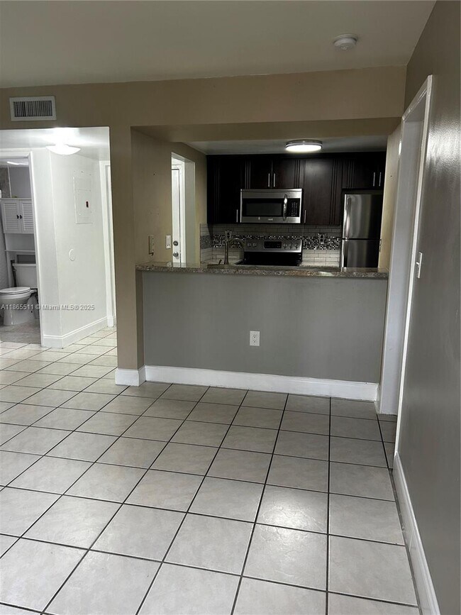 Photo - 7035 NW 186th St Unidad D107