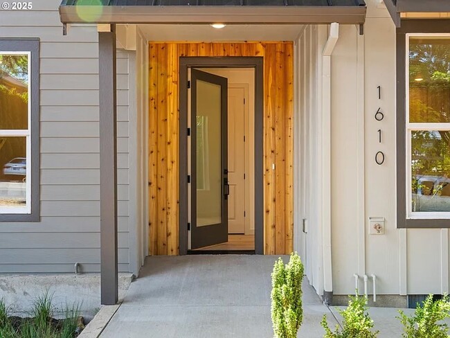 Photo - 1610-1612 SE Morrison St. Unit 1610 SE Morrison St.