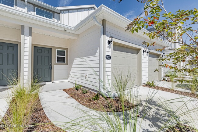 Building Photo - 9833 Fiddleback Ln