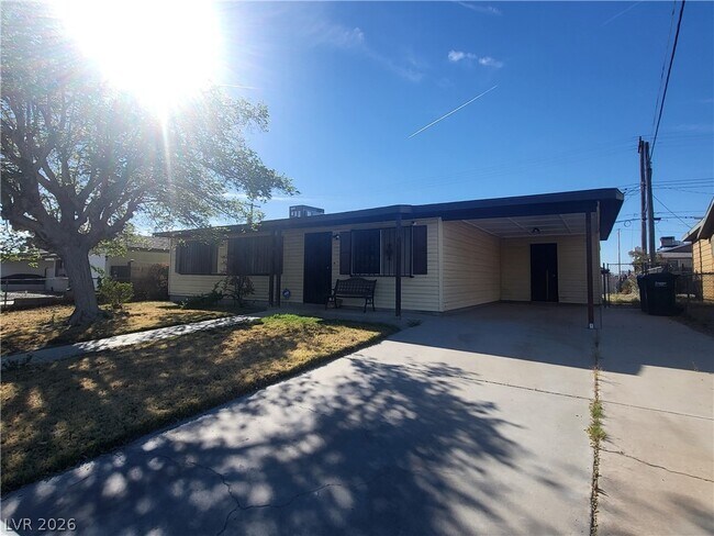 Photo - 717 Van Ert Ave