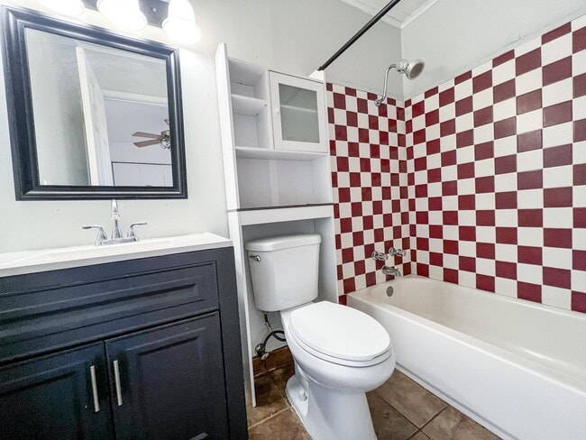 Photo - 114 W Head St Unidad V-011 114 W Head Street B