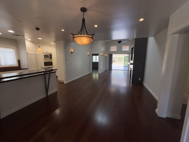 Photo - Burbank Hillside 3brm, 3bath Residence.