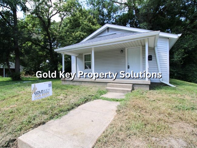 Building Photo - All Electric 2 BR 1 BA House with Main-Lev...