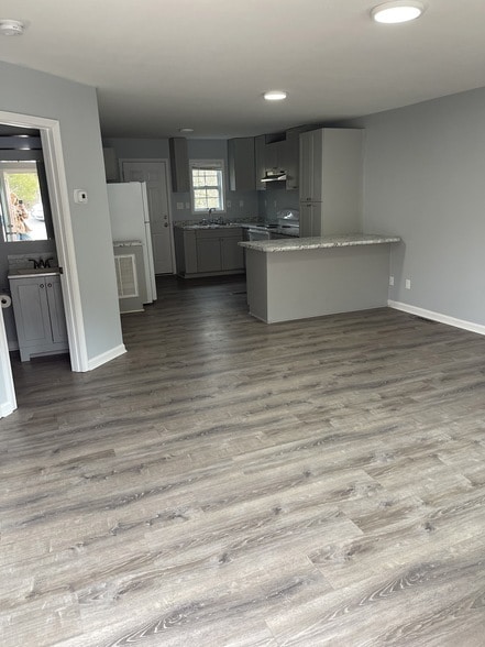 Photo - 263 Bayless St