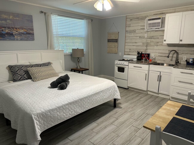 Building Photo - 1258 Beach Rd Unit 9 Studio