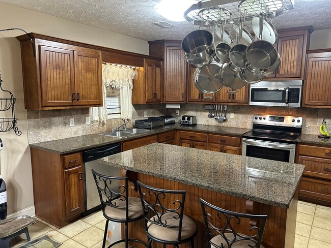 Photo - 140 Lee Rd