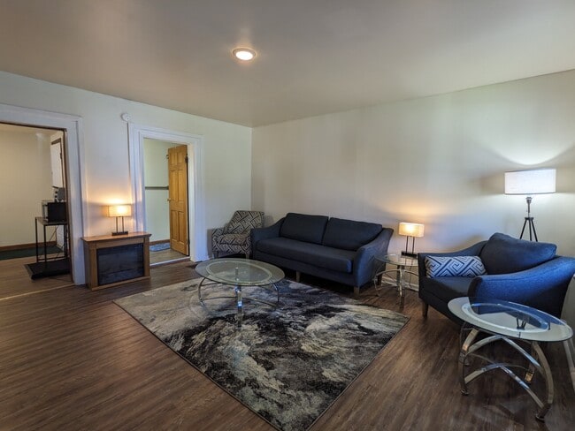 Building Photo - 33 N Main St Rental