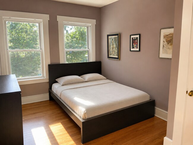 132 1/2 Oxford St. Unit 1