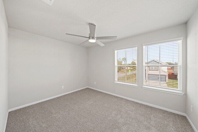 Photo - 839 Red Oakland Dr