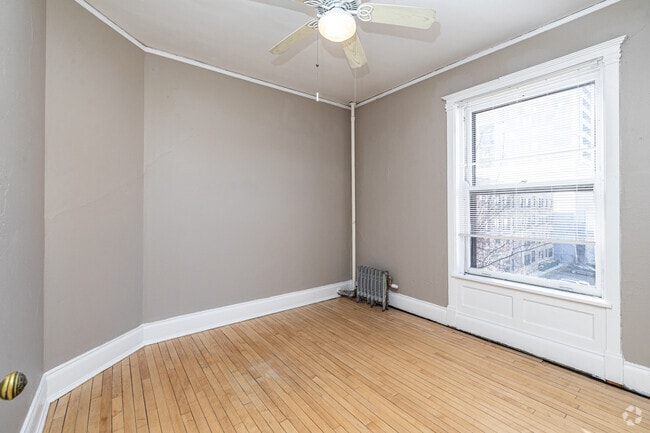 3BR, 1BA - 1,200SF - Bedroom