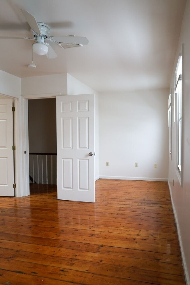 Photo - Lovely 4Br 2Bath with In-Unit Washer/Dryer Unit 123 Franklin